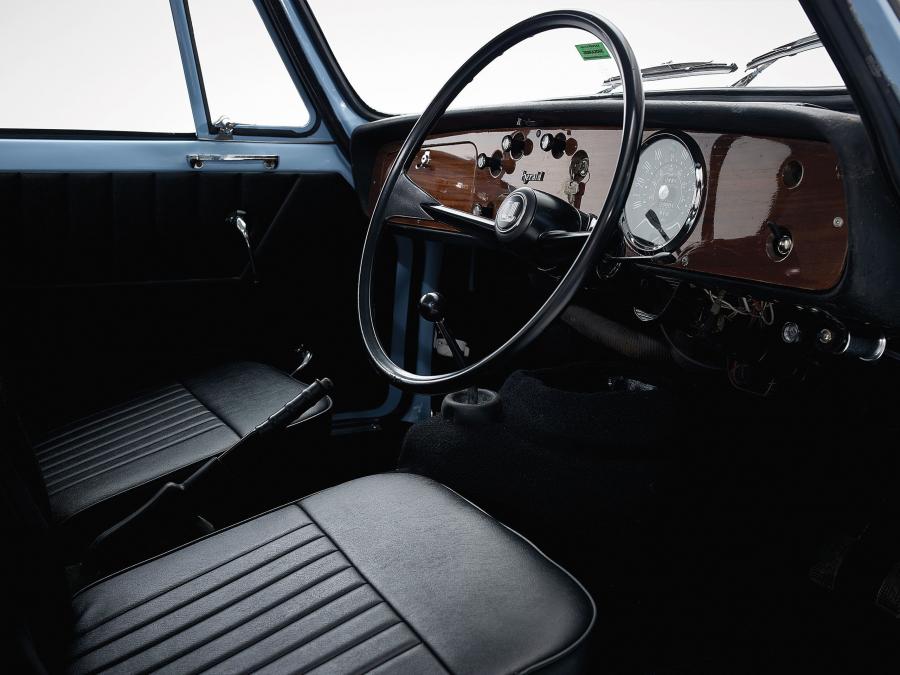 Интерьер Triumph Herald 1200 Coupe 1961 года  (фото 4 из 5)